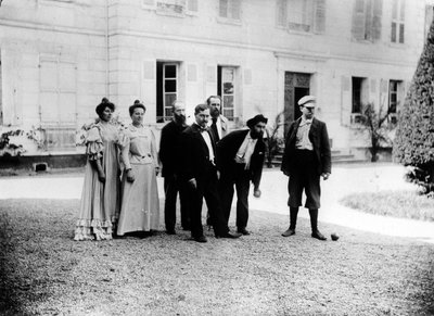 Partie de pétanque au Relais, maison de la famille Natanson à Villeneuve-sur-Yonne, vers 1899 - French Photographer